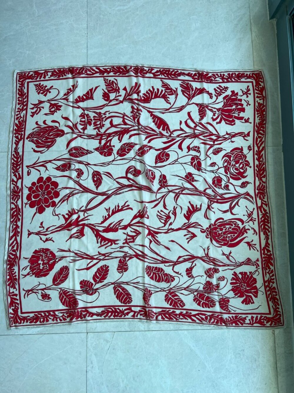 Oscar de la Renta Red White Botanical Square Scarf 36 Signature Vintage